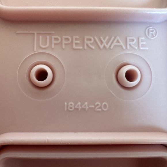 Pair of Vintage Tupperware Spice Shaker Salt Pepper Containers Pink With Lids x2 - Picture 11 of 13